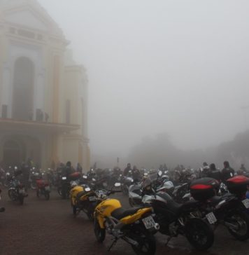 Mesmo com chuva, centenas de motociclistas participam de Romaria em Caravaggio