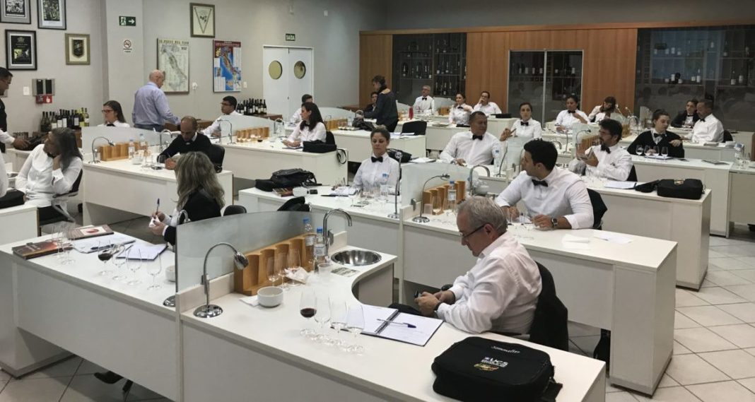 Inscrições para bolsas gratuitas estão abertas nos cursos da Escola de Gastronomia