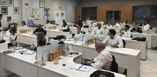 Inscrições para bolsas gratuitas estão abertas nos cursos da Escola de Gastronomia