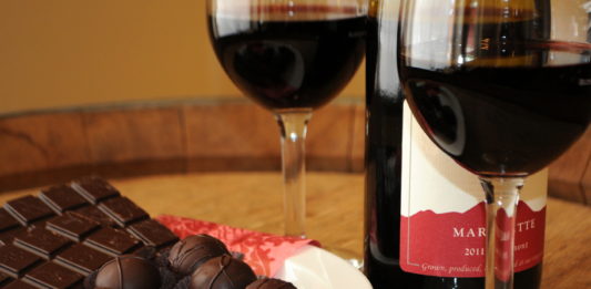 O chocolate e o vinho podem manter a sua pele jovem