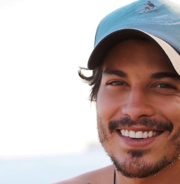 Douglas Sampaio é chantageado por travestis