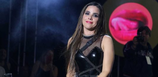 Cantora Wanessa se recusa a deixar palco do Milkshake Festival