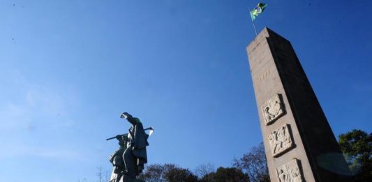 Monumento ao Imigrante recebe apresentação Corpo que Dança