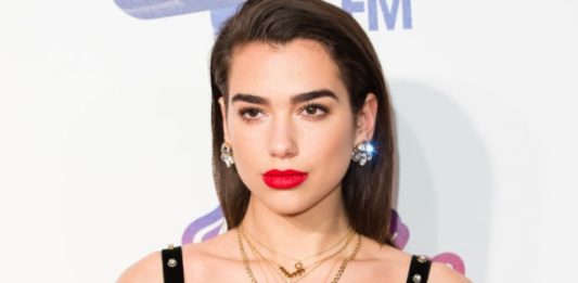 Dua Lipa deixa o palco chorando em show nos Estados Unidos