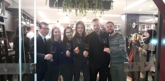 Adega Refinaria: Espaço para amantes do vinho