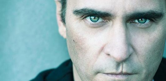 Joaquin Phoenix é confirmado como Coringa