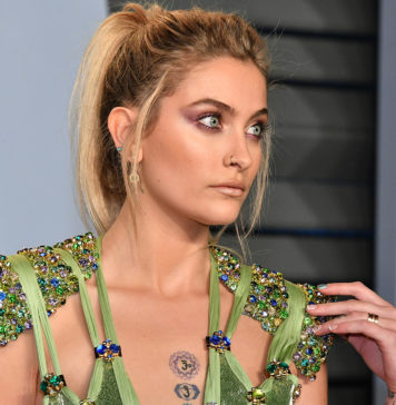 BEVERLY HILLS, CA - MARCH 04:  Paris Jackson attends the 2018 Vanity Fair Oscar Party hosted by Radhika Jones at Wallis Annenberg Center for the Performing Arts on March 4, 2018 in Beverly Hills, California.  (Photo by Dia Dipasupil/Getty Images)