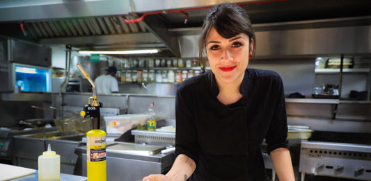 Natalia Tussi, que é chef de cozinha do Restaurante Roister Food and Beer Culture. Foto: Marcos Nagelstein/ Agência Preview