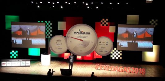 Dráuzio Varella lotou o Teatro do SESI na Expoagas