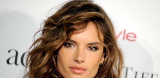 Alessandra Ambrosio está namorando empresário italiano