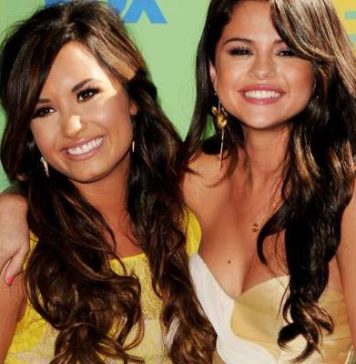Selena Gomez fala sobre overdose de Demi Lovato pela primeira vez