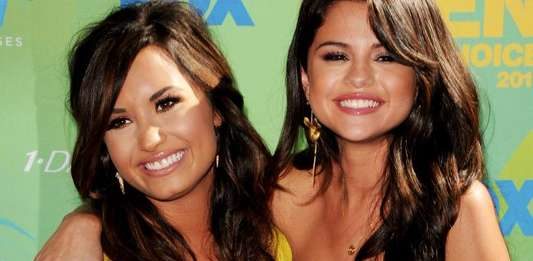 Selena Gomez fala sobre overdose de Demi Lovato pela primeira vez