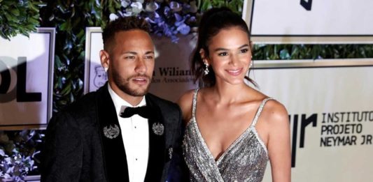 Bruna Marquezine confirma fim de namoro com Neymar