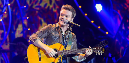 Michel Teló faz show de abertura da 47ª Festa dos Motoristas de São Marcos