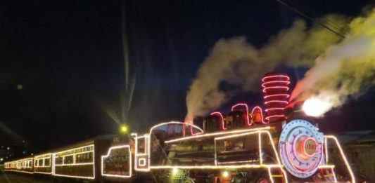 O Encanto do Natal passeia de Maria Fumaça