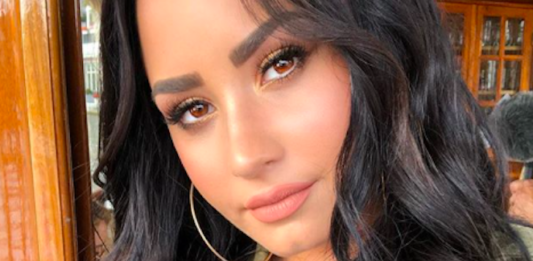 Demi Lovato é clicada após 3 meses de reabilitação
