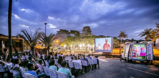 Projeto leva em uma van, a partir da energia solar, cinema itinerante à Serra Gaúcha