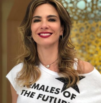 Luciana Gimenez assume namoro