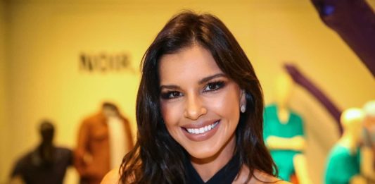 Mariana Rios fica noiva após 3 meses de namoro