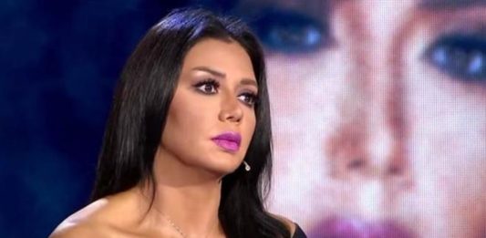Atriz egípcia é processada por usar vestido transparente