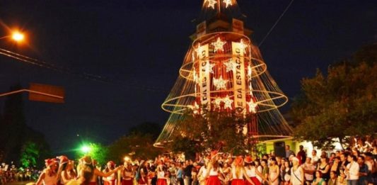 Espetáculo Noite Feliz emociona a plateia no Parque da Estação em Carlos Barbosa