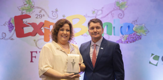 "A Fenavinho era a filha mais velha dele" diz Elaine Michelon