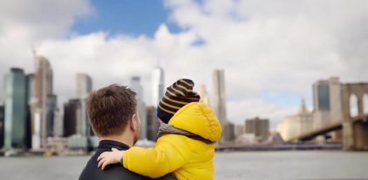 Nova York exige fraldários em banheiros masculinos