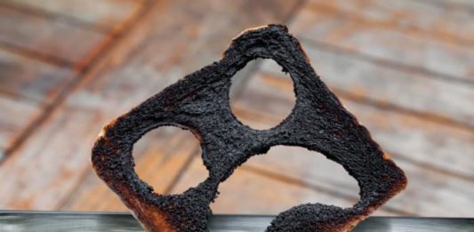 Cinco alimentos que podem causar câncer, segundo pesquisas