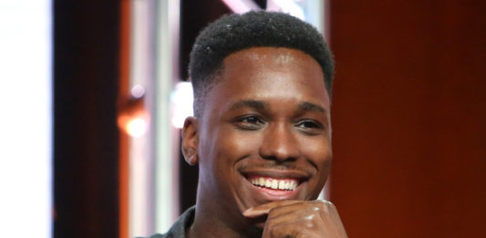 Comediante Kevin Barnett morre aos 32 anos