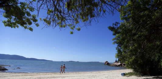 Saiba quais são as regras para frequentar as praias de naturismo em Santa Catarina