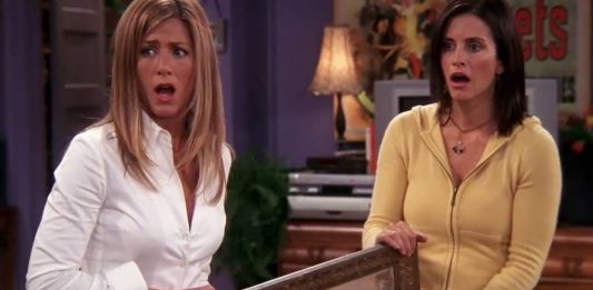 Jennifer Aniston e Courteney Cox, de 'Friends', estavam em avião que fez pouso de emergência no México