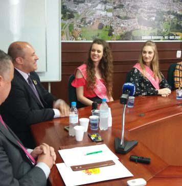 Nova corte do Festiqueijo é empossada em Carlos Barbosa