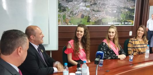 Nova corte do Festiqueijo é empossada em Carlos Barbosa