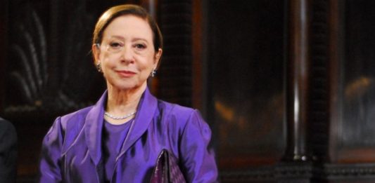 Fernanda Montenegro segue hospitalizada no Rio de Janeiro