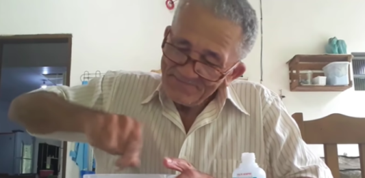Senhorzinho youtuber viraliza na web com vídeos divertidos