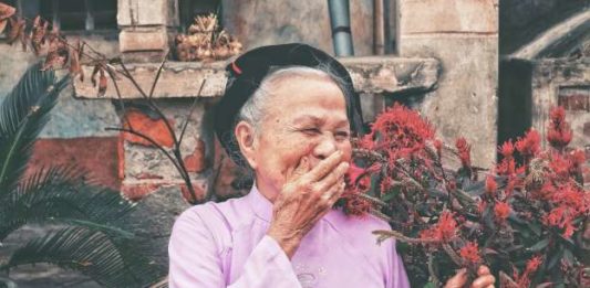 15 benefícios do sorriso para a saúde física e mental