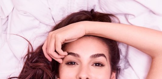 Marina Moschen vive romance com figurinista de Deus Salve o Rei