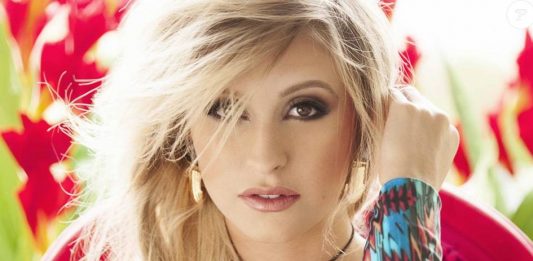 Atriz Carla Diaz está conhecendo melhor o sertanejo Fernando Zor