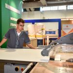 Projeto FIMMA Marceneiro faz entrega simbólica de móveis ao Abrigo Municipal