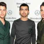 O retorno dos Jonas Brothers com o clipe Sucker