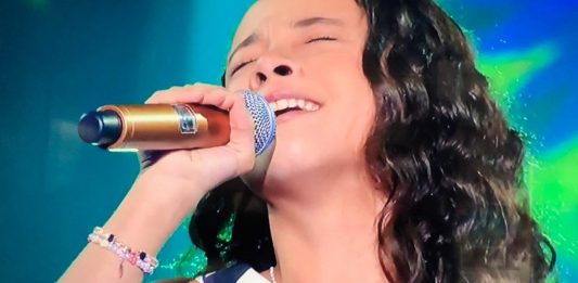 A gaúcha Luiza Barbosa segue no The Voice Kids