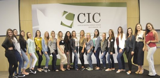 Candidatas a soberanas da Fenavinho iniciam agenda pré-concurso