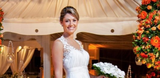 Michelle doará vestido de noiva do casamento com Jair Bolsonaro para ajudar necessitados