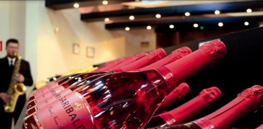 Vinícola Garibaldi apresenta linha Amaze durante feira em Nova York