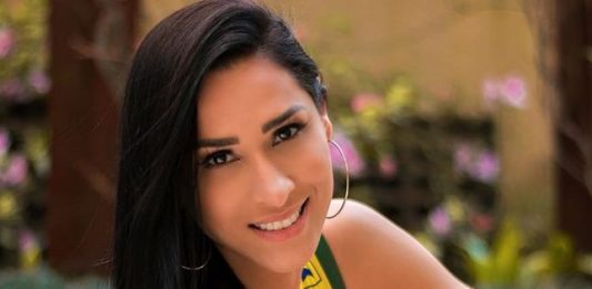 Vídeo: Ex-jogadora de vôlei desmaia ao vivo durante entrevista
