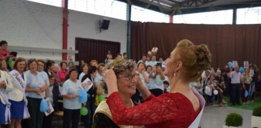 Candidata de Farroupilha é eleita Rainha Regional da Terceira Idade