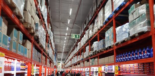 Com ofertas e clientes, Stok Center inaugura maior loja da rede em Caxias do Sul
