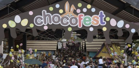 Mais de 10 mil pessoas no primeiro Desfile do Chocofest