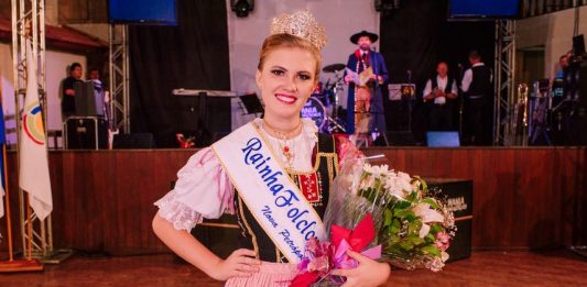 Andressa Haas é a Rainha do Folclore Alemão de Nova Petrópolis