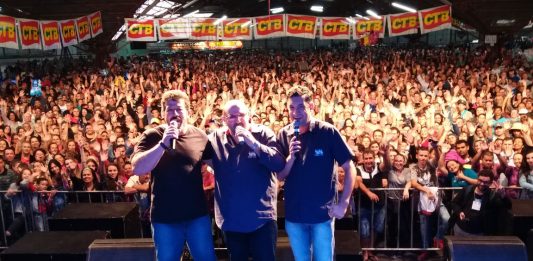 Ato Show do Dia do Trabalhador ocorre nos Pavilhões da Festa da Uva